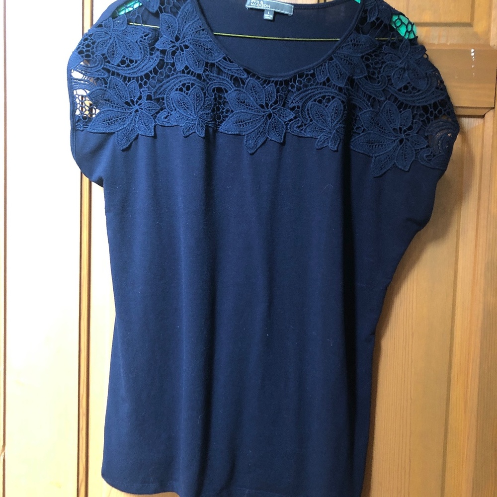 Navy blue lace front short sleeve soft-knit top, L